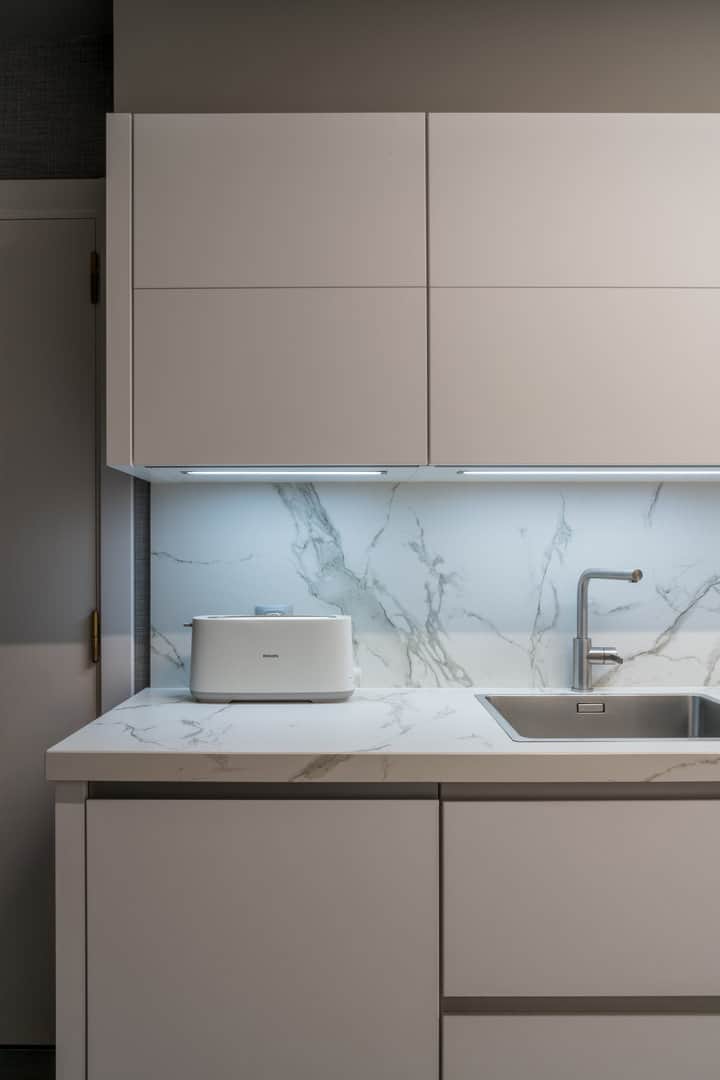 Cocina con entrepaño amarmolado · vista 5
