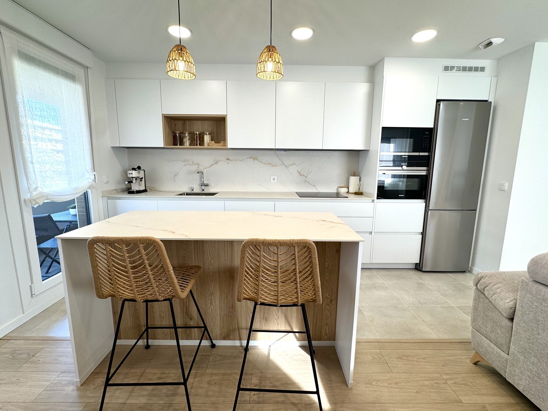 Cocina con Isla Central en Bizkaia · vista 3