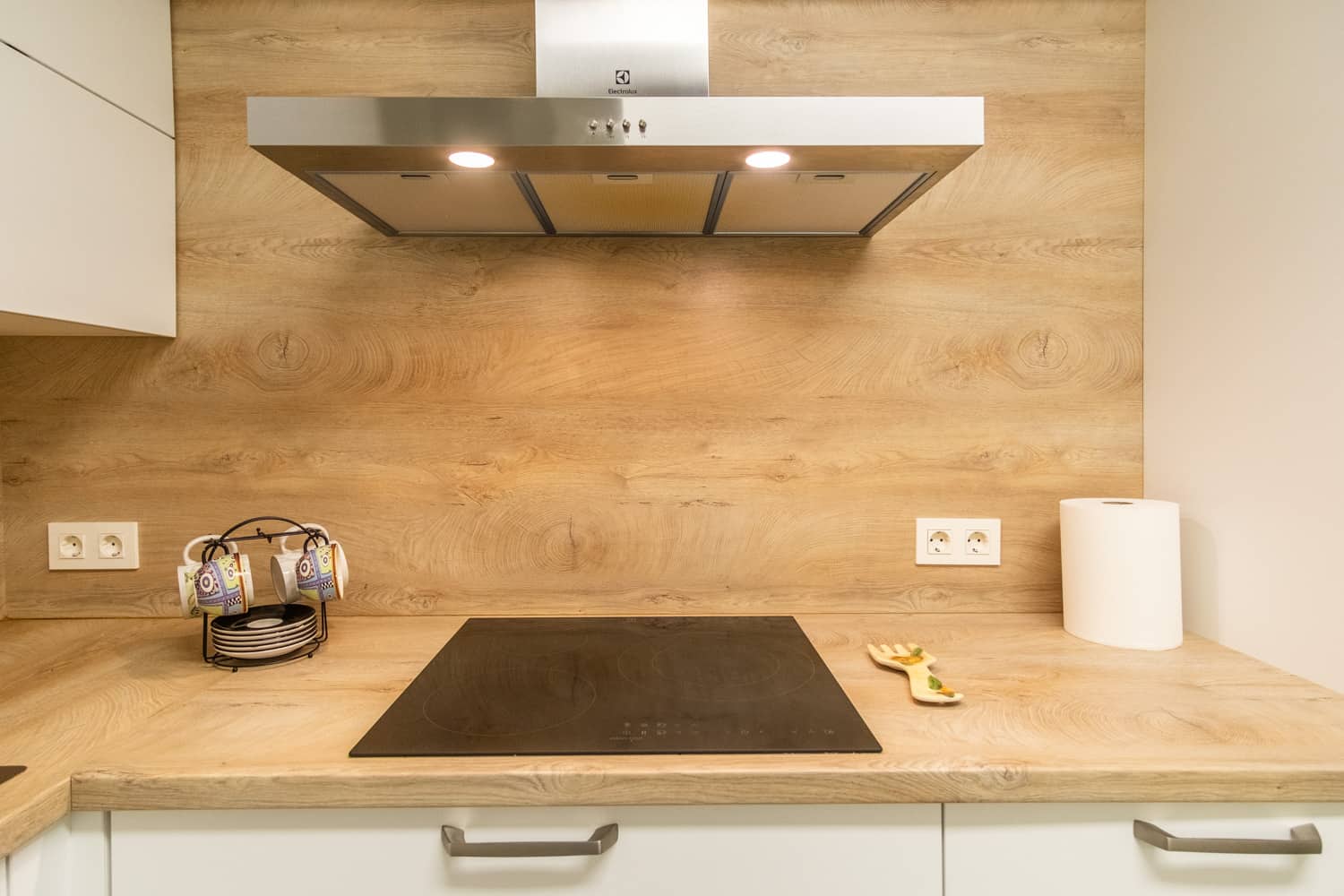 Cocina con encimera tipo madera · vista 2