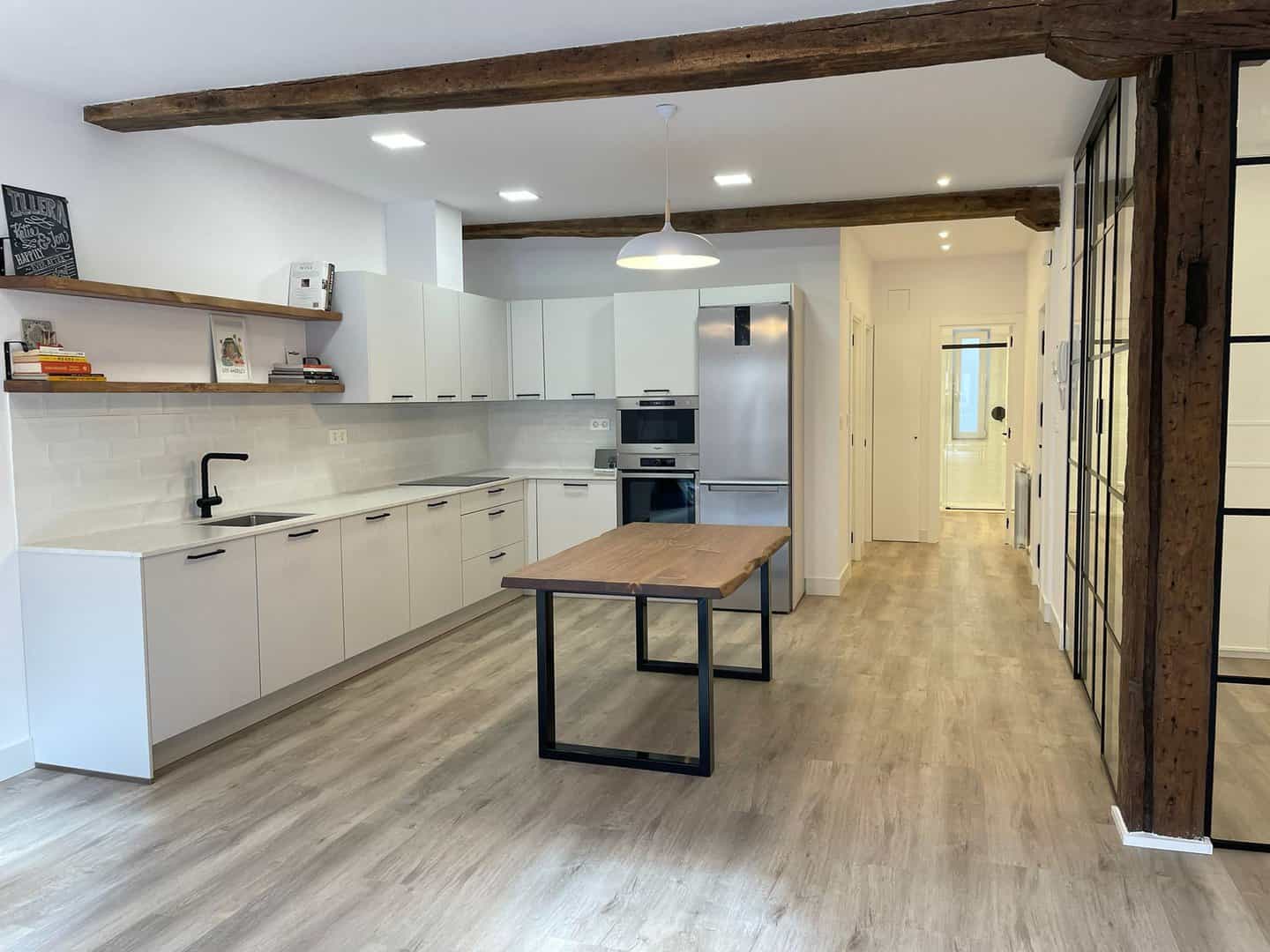 Cocina Gris en L con Personalidad · vista 5