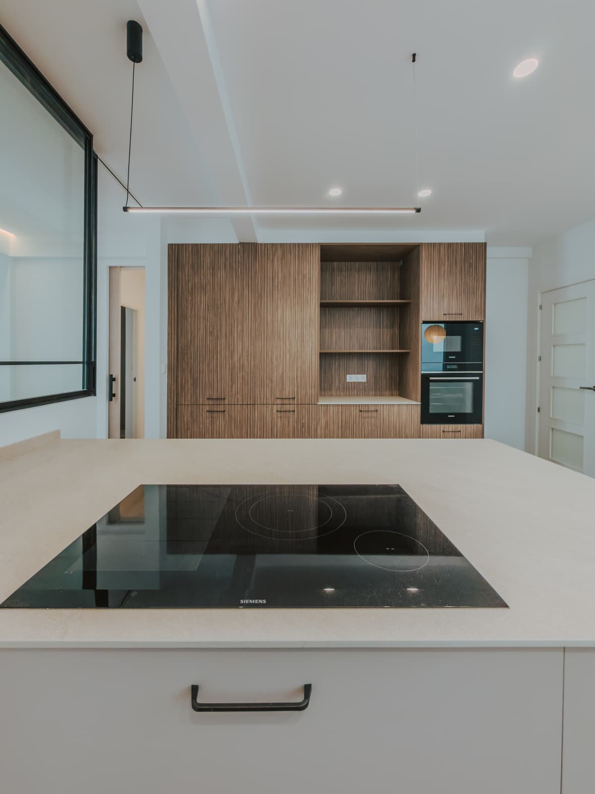 Cocina con isla y cerramiento de cristal · vista 5