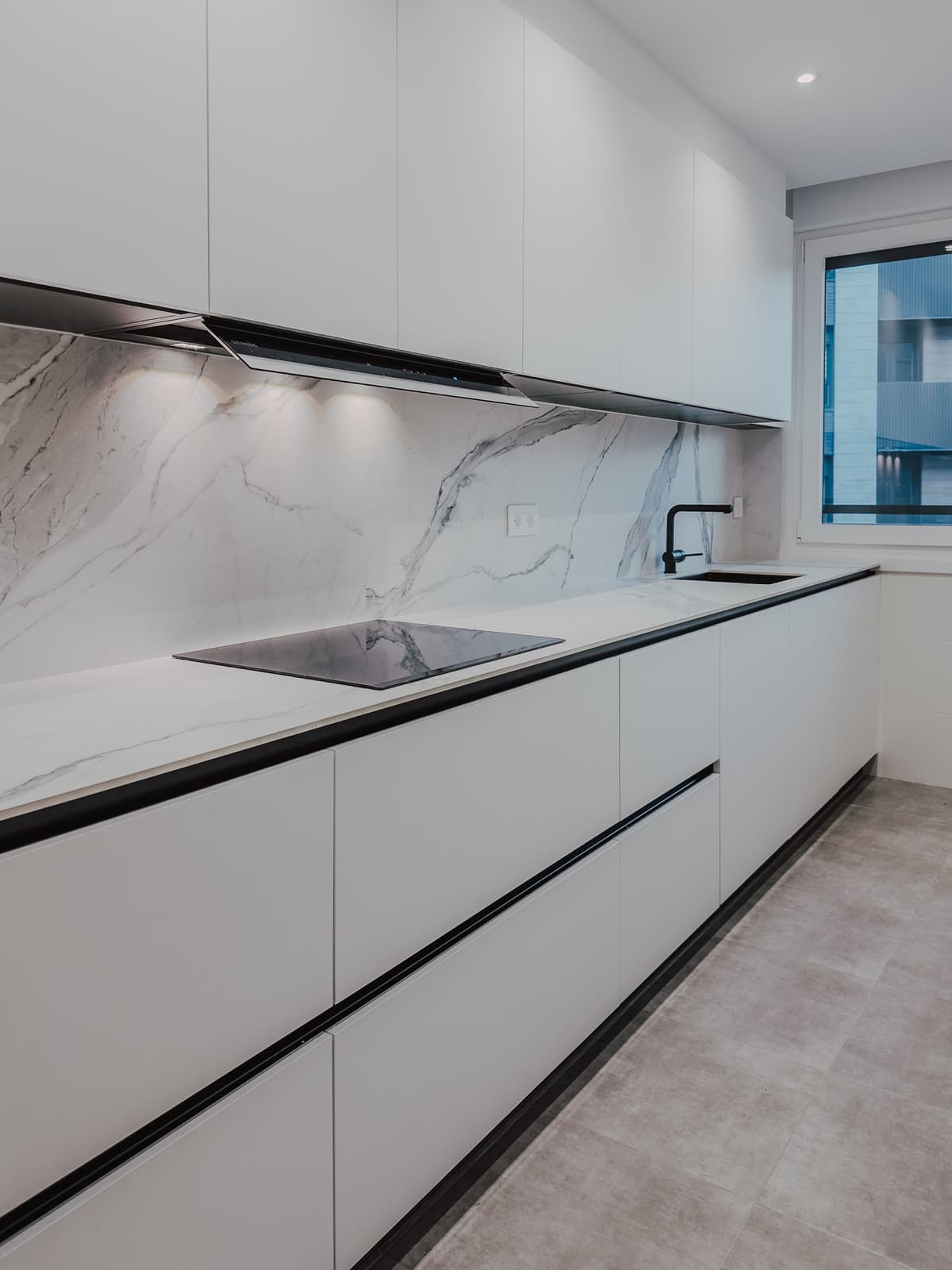 Cocina minimalista en Galleteras · vista 3