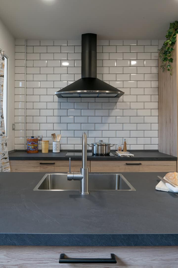 Cocina rústica en madera de roble natural · vista 3