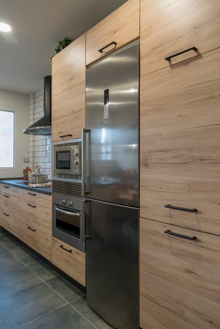 Cocina rústica en madera de roble natural · vista 4