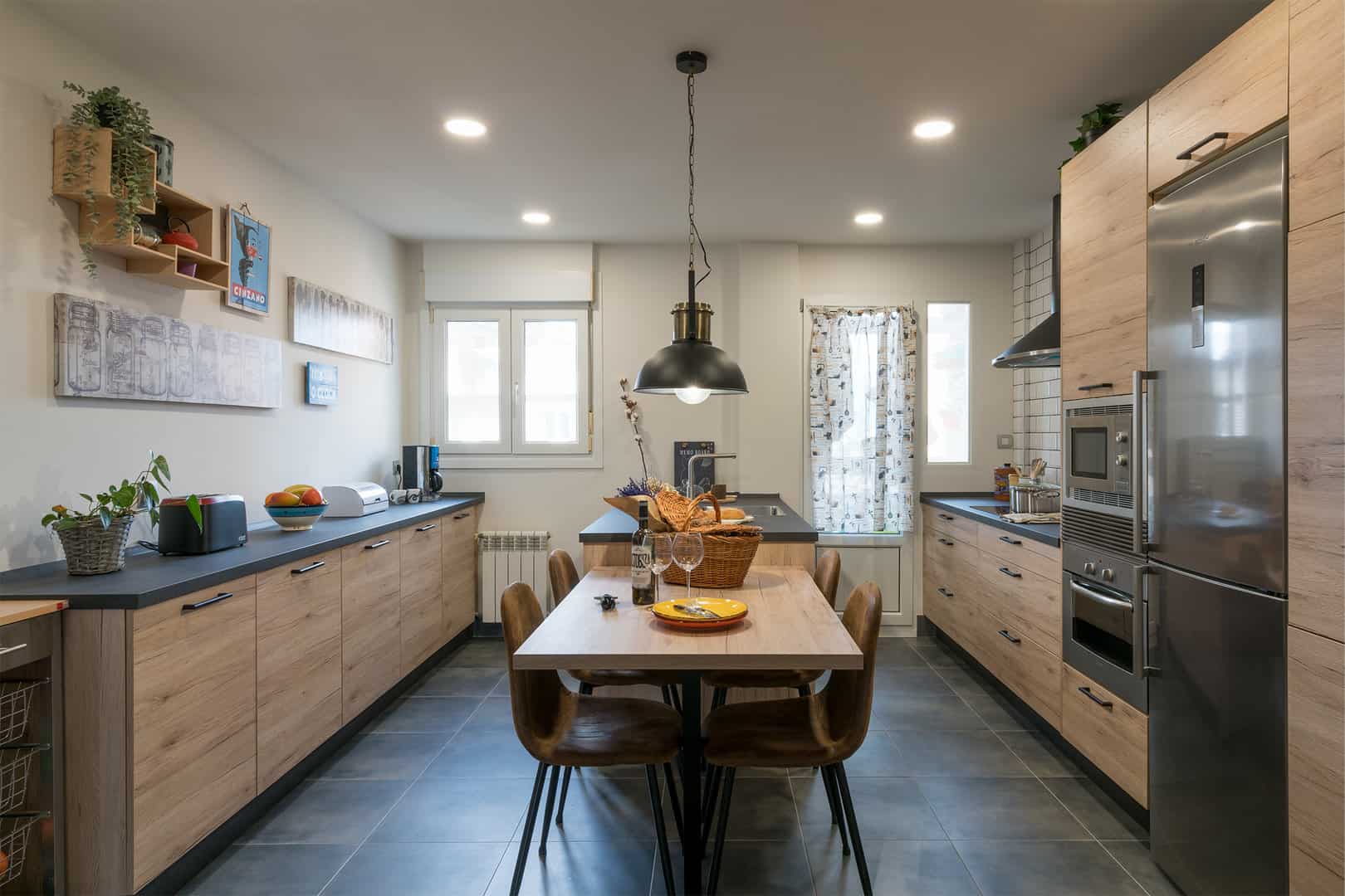 Cocina rústica en madera de roble natural · vista 9