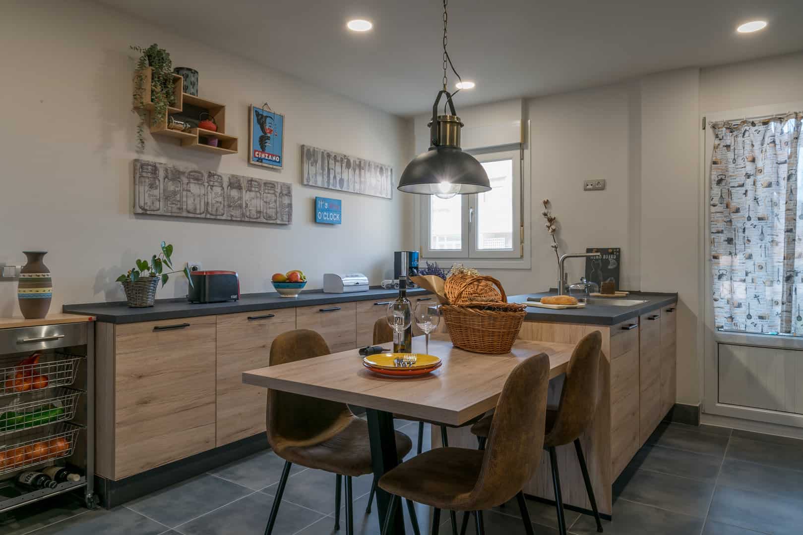 Cocina rústica en madera de roble natural · vista 11