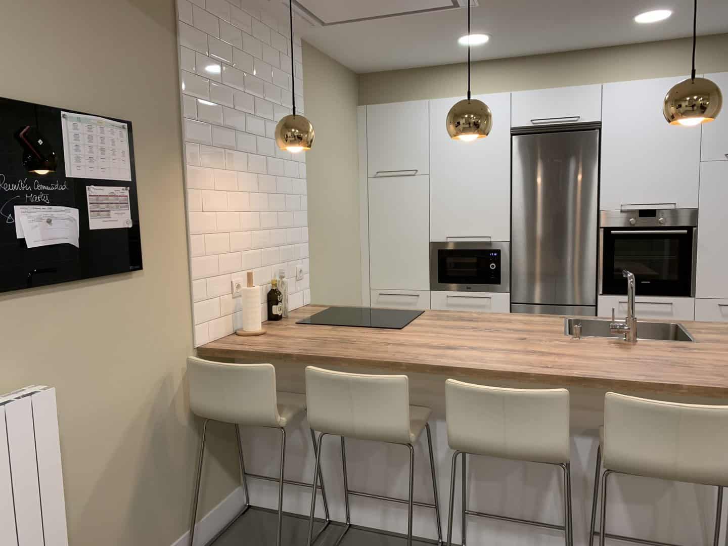 Cocina con zona de estar integrada · vista 3