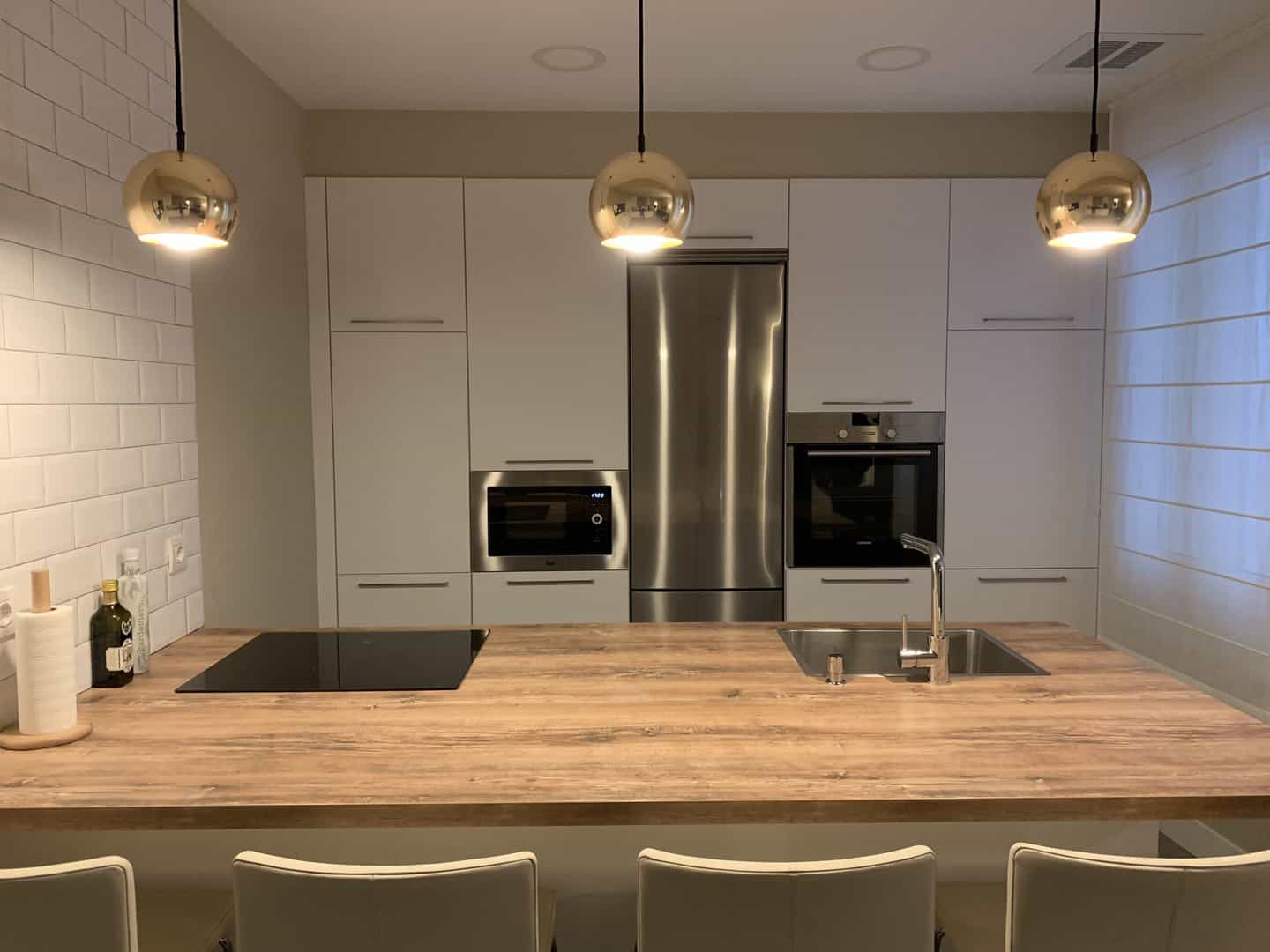 Cocina con zona de estar integrada · vista 4