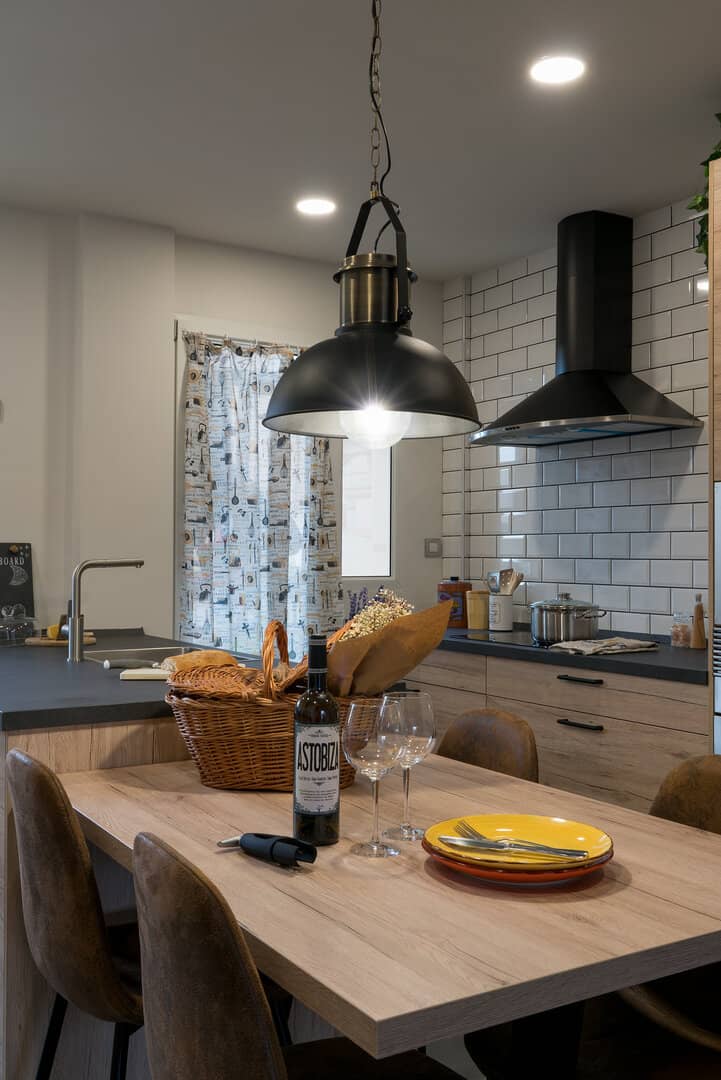 Cocina rústica en madera de roble natural — Cocinas en Bizkaia