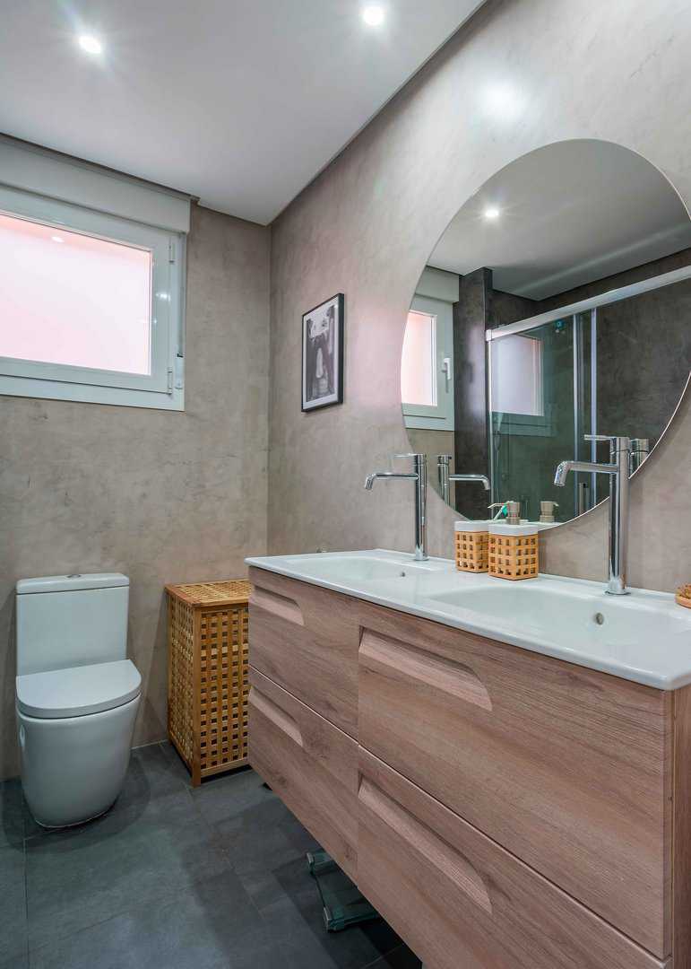 Diseño de baño moderno en cemento y cristal — Baños en Bizkaia